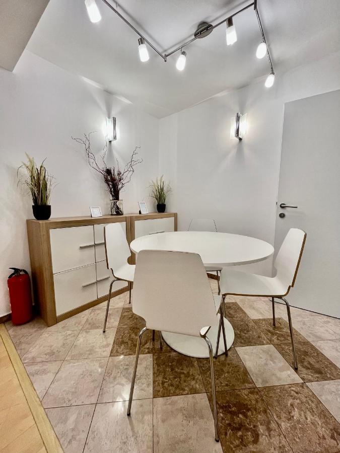 Traum Apartment Mit Pool+Balkon Viena Exterior foto