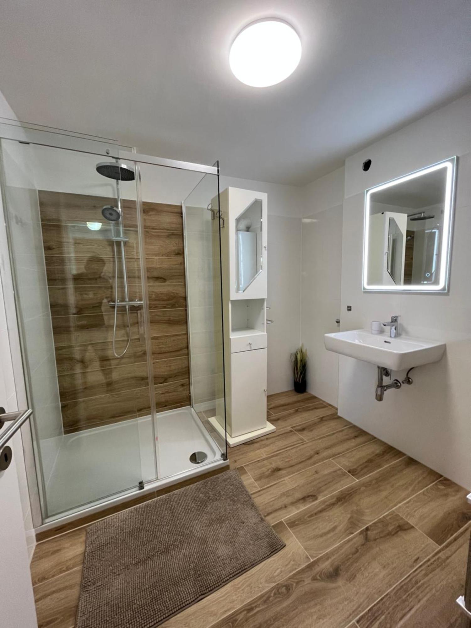 Traum Apartment Mit Pool+Balkon Viena Exterior foto